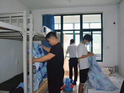 淄博師專(zhuān)暖心為身高超2米新生定制加大床鋪